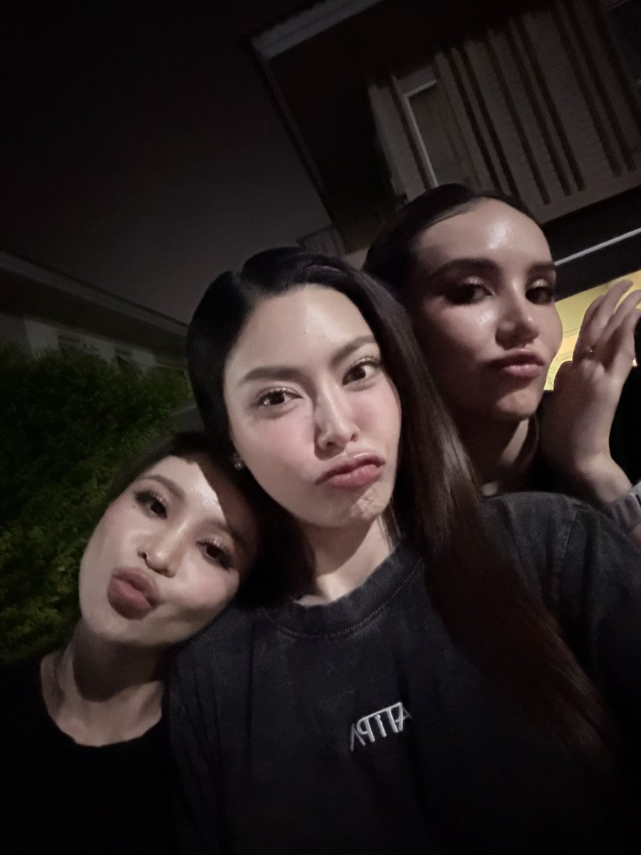 รูปแรกเปิดแฟลช คือน่ากลัวมาก พอปิดแฟลช ก็หลอน55555555555555 (บุกบ้านคุณเชล) เละ!! 🤣🤣🤣 #เบลเชลอาม