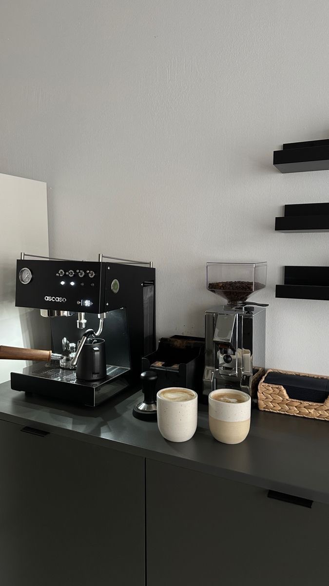 Avazoey_'s tweet photo. Evening coffee at home ☕️ https://t.co/qwMJNFd4OL