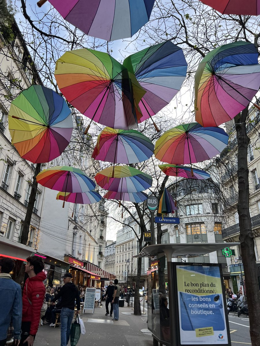 Le coucou de Paris #LGBTQIAManifestingGoodMonth