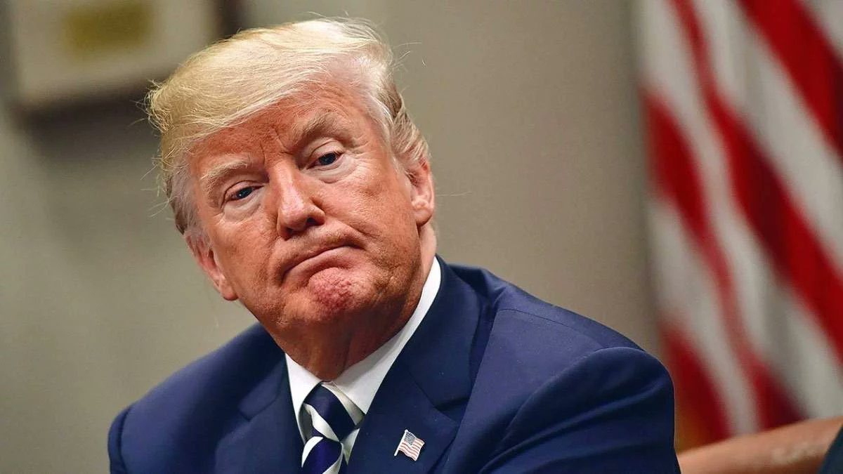 The_Kremlinn's tweet photo. “We'll be talking to Iran. We should talk.” Trump 

Begging for a Ceasefire 1 day into war is a strategic mistake. 

He has realized regime change won't happen, Iran meticulously planned succession 4 times every elimination and Millitary campaign flows. 

A pedophilic gambler is an American mistake that should never have happened.