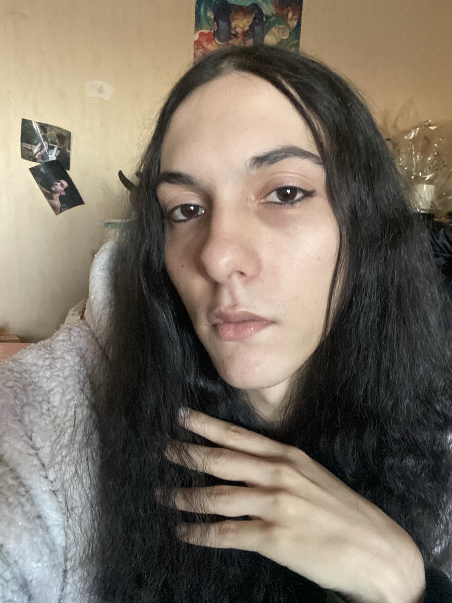 Gryf32's tweet photo. Just a silly girl 🎉who try to harness the power of resting bitch face ✨🌺💅 https://t.co/2uaA1NOus0