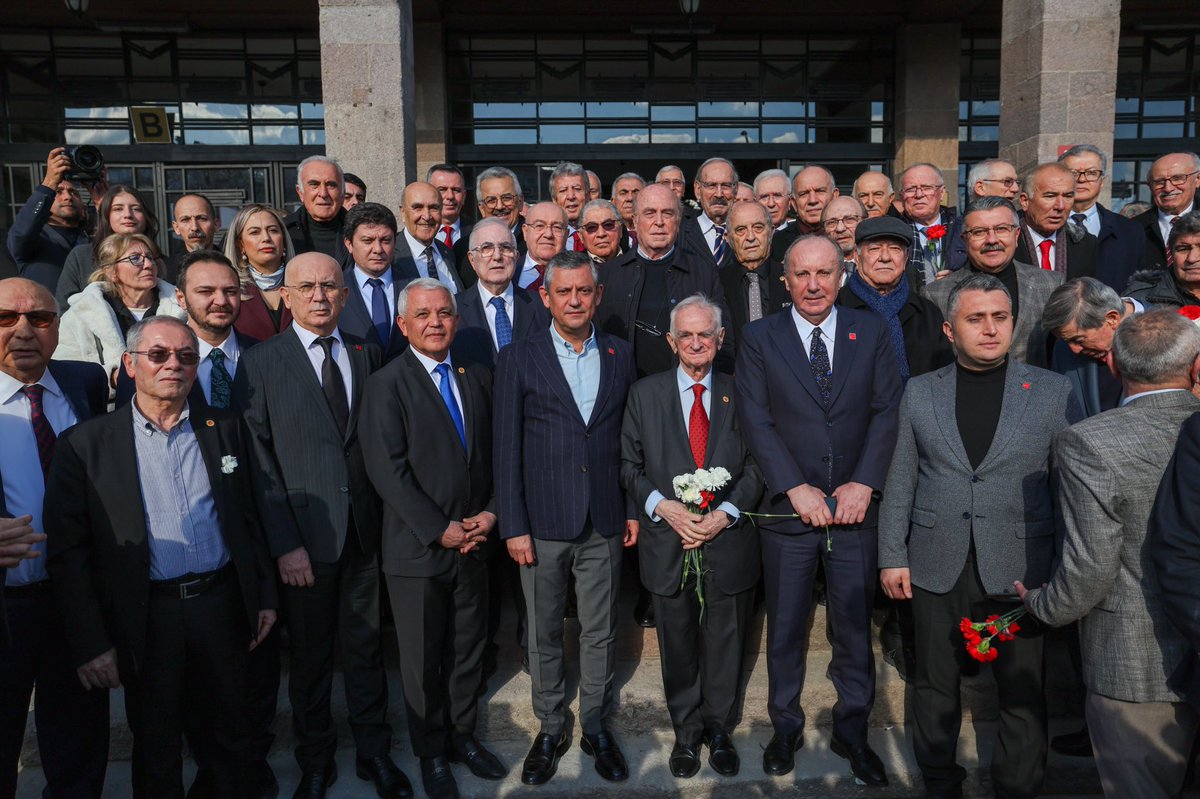 vekilince's tweet photo. 1 Mart 2003 tarihinde ABD’nin Irak işgalini desteklemek için TBMM’ne AKP tarafından getirilen tezkereye karşı mücadele eden CHP Grubu için bu tarih onurlu bir tarihtir.
Hala gizli tutulan TBMM tutanakları açıklansa; 23 yıl önce kim nerede durmuş ortaya çıksa, bugün yaşananları herkes daha iyi anlar. 
Siyonizmin en keskin panzehirinin Kemalizm olduğunu herkes görür!