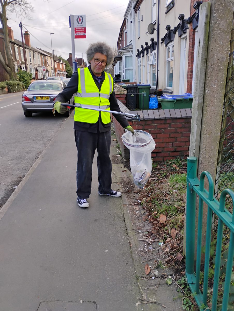 Litterwatch1's tweet photo. Standard Sunday in Rood End!
Henry "retired" today after the Brits, so he sent his staff (aka parents Andy &amp; DJ) out for the heavy lifting. Found rubbish dumped 4 doors down; knocked to offer Serco bags but no answer! 
#Oldbury #RoodEnd #Litterpicking #Sandwell https://t.co/v9WVx5IsO7