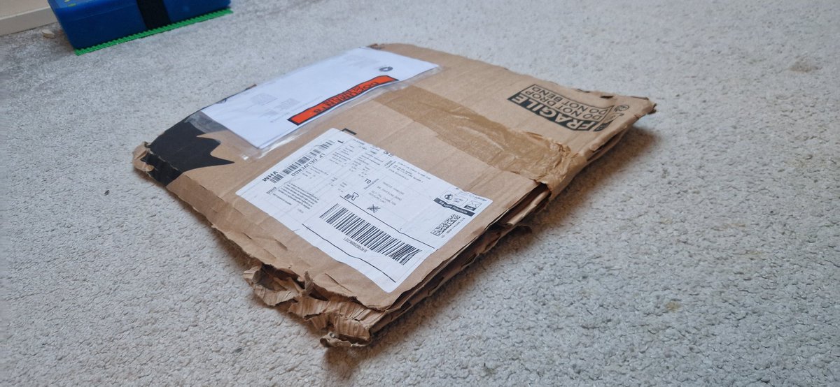 we_just_us's tweet photo. Yo! @CookinSoul I know you don't pack and deliver your products but look at the sorry state this one arrived in. Never seen one so bad! Completely warped, ripped, bent and ruined, I'm devastated mate 😢 https://t.co/vozj412Ni2