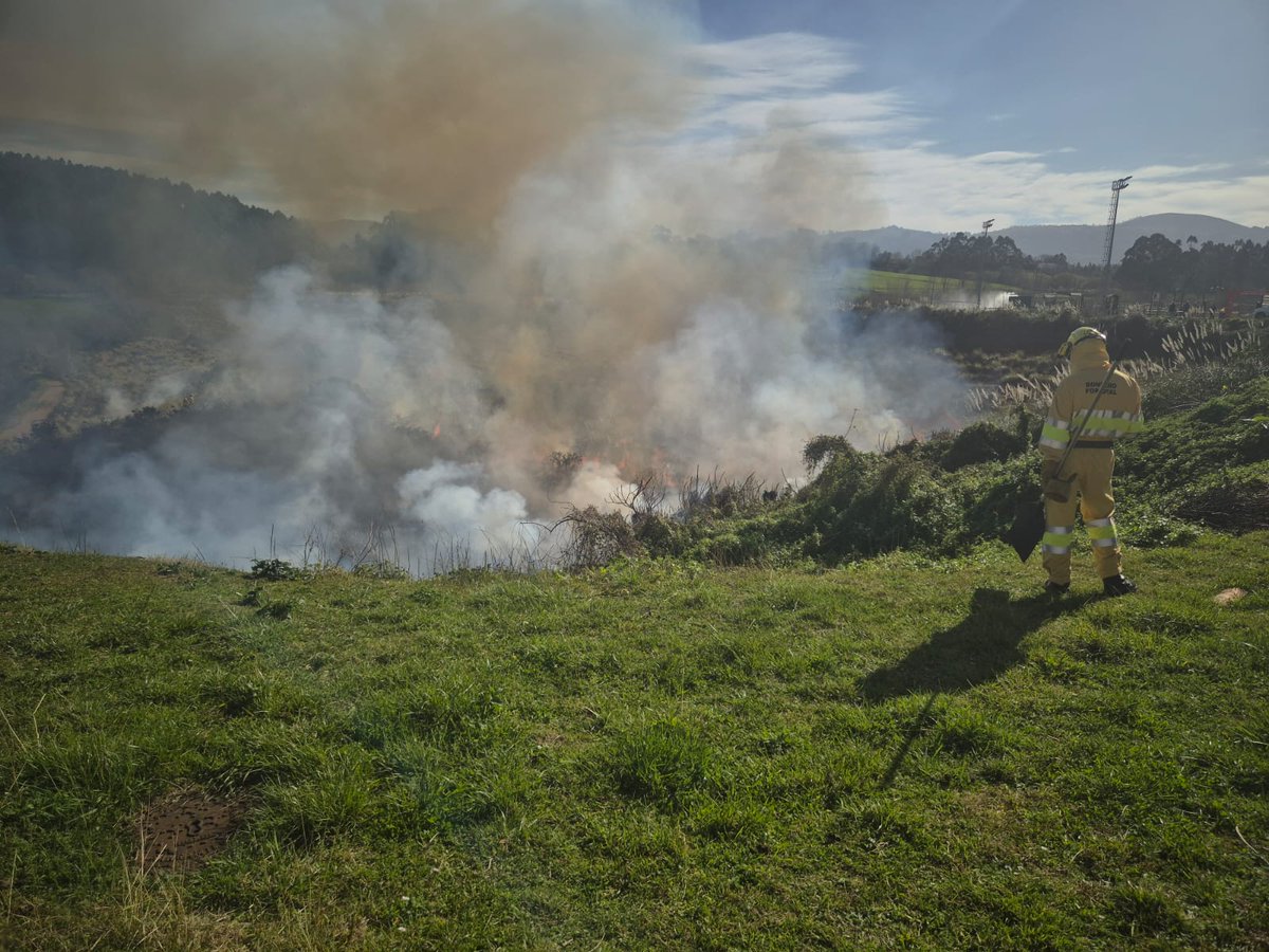 PC_Cartes's tweet photo. 🔥INCENCIO EN LA ZONA MIJAROJOS🔥
Parte de nuestro equipo de voluntarios han colaborado con las cuadrillas de  montes y los agentes del medio natural, en la extinción del incendio al lado del compo de fútbol de Mijarojos.
 #protes#cuenta#cartes# https://t.co/fABWxlYMDB