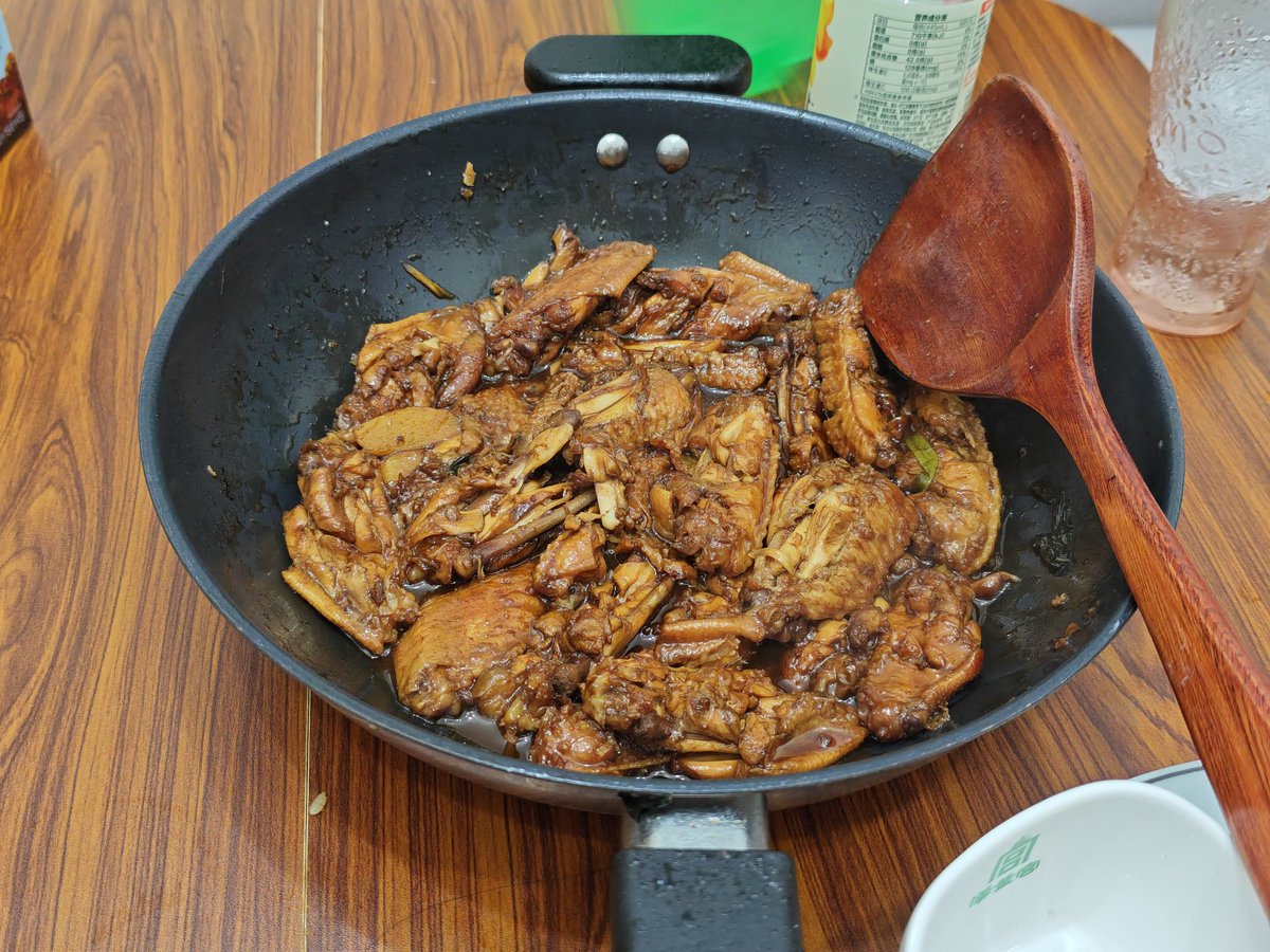 室友说想吃可乐鸡翅，所以我久违的下厨了😗