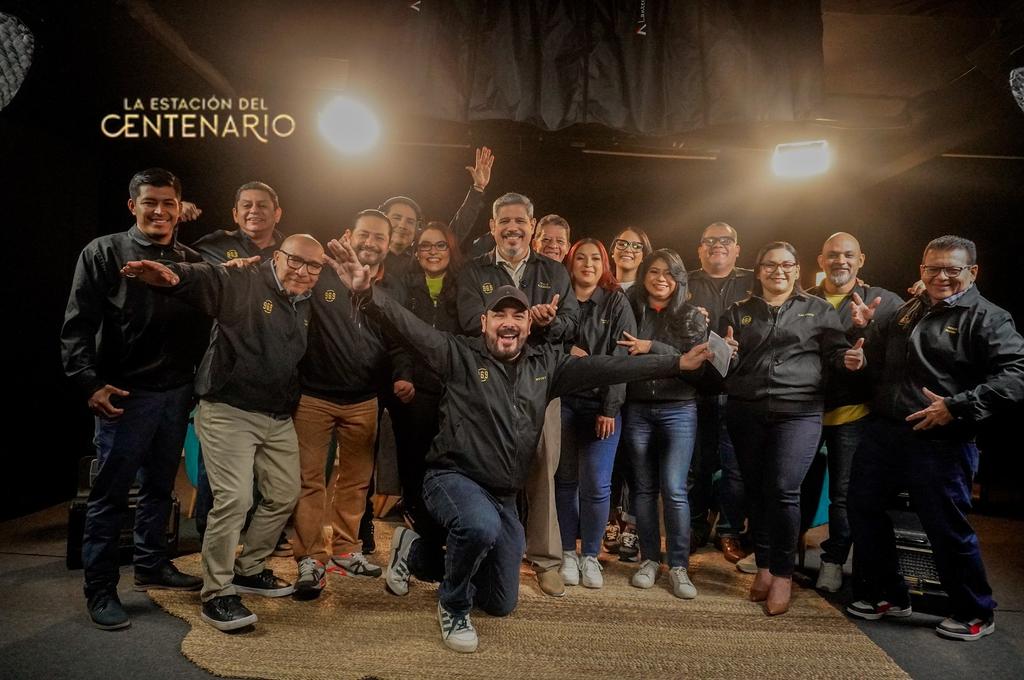 Un siglo al aire, uniendo corazones.

Gracias por estar con nosotros en este momento que ya es historia. 🇸🇻✨

#laestacióndelcentenario #RadioElSalvador #100años #aniversario