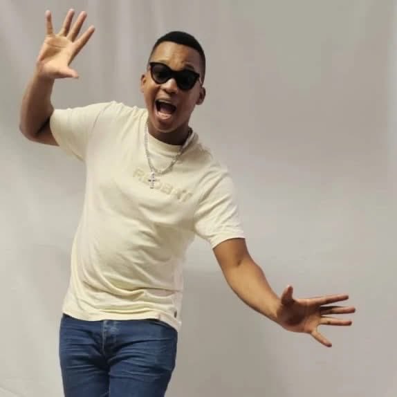 realbravob's tweet photo. Bravo B is in the TOP 10🥳🐝🐝🐝
Thank you for voting for Bravo B🙏🏽🐝🐝🗳️

BEENATION, ARE YOU READY FOR WAR👀🐝

ASITINYELE🐝

PRAYERS FOR BRAVO B
BEES FOR BRAVO B
#LindokuhleNsele
#BravoB
#BBMzansiS6 
#Bazozwa https://t.co/CBYrPWAaBH