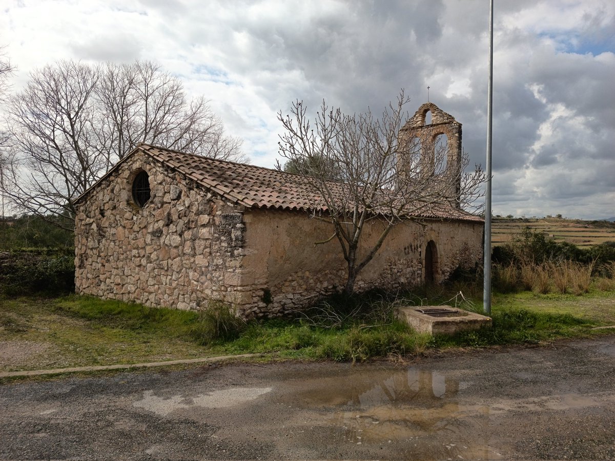 JRovireta's tweet photo. Aquest matí fent un tomet des del pantà del Catllar fins a Renau el poble més petit del Tarragonès i tornar. #BaixGaià #TerresdelGaià #elCatllar #Renau #Peralta #patrimoni #alzina #racons #eltemps3cat https://t.co/hp5Og3l0CC