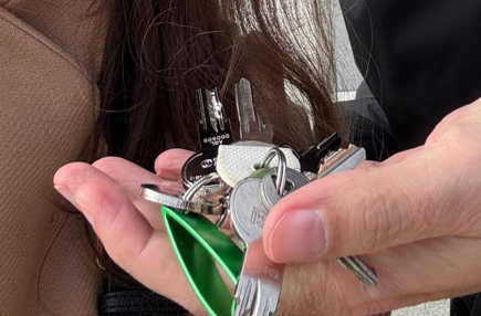 Absence de qqs jours = raison simple 🗝️🏡
Avec ma moitié, on vient de finaliser notre acquisition immobilière. Beaucoup d’administratif, besoin de pause.
Ça m’a aussi rappelé l’importance de se recentrer et de se protéger mentalement, sans ignorer ce qui se passe dans le monde.