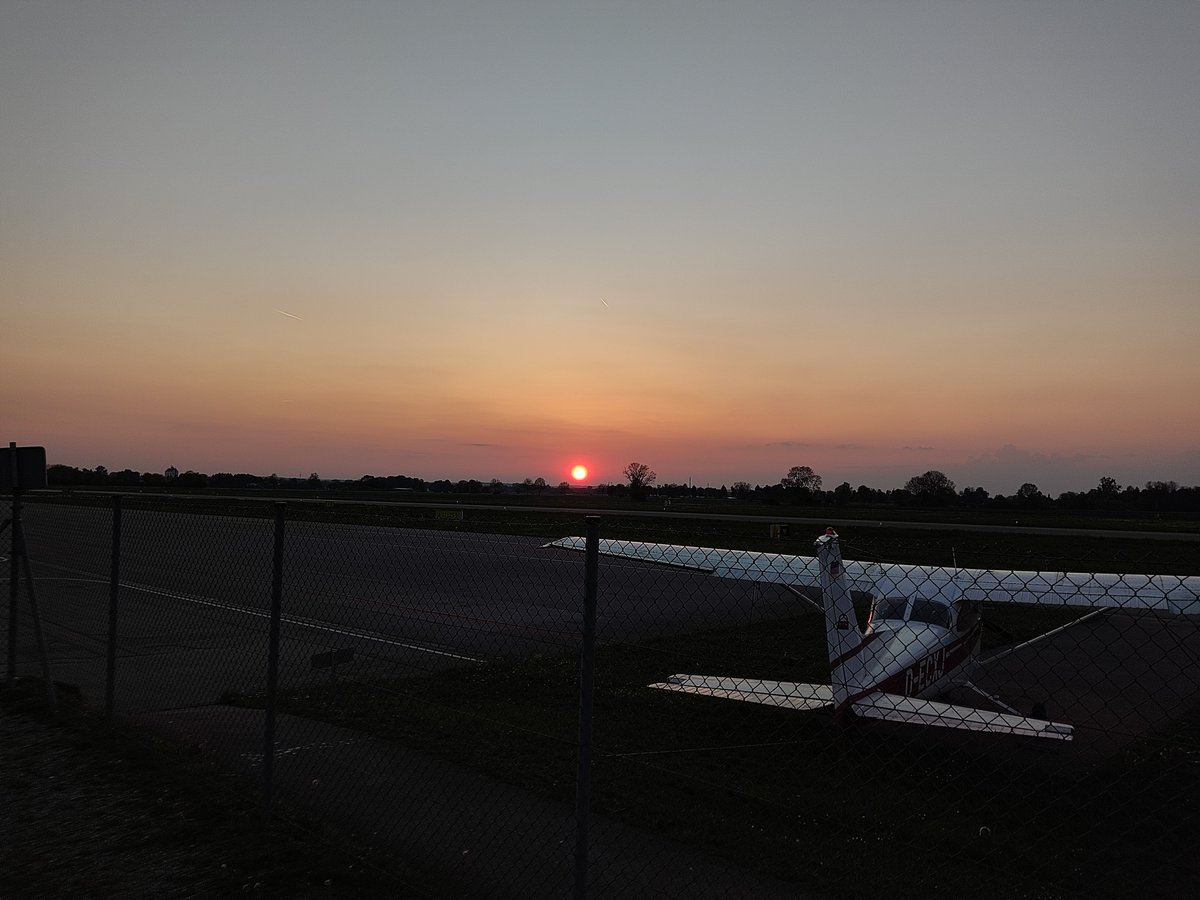 tilothethird's tweet photo. #DailyPictureTheme #sunsetsunday
EDMA Augsburg Bay
(even in a flightsim you stay true to your home Airport) https://t.co/0Sbm5QoIUV