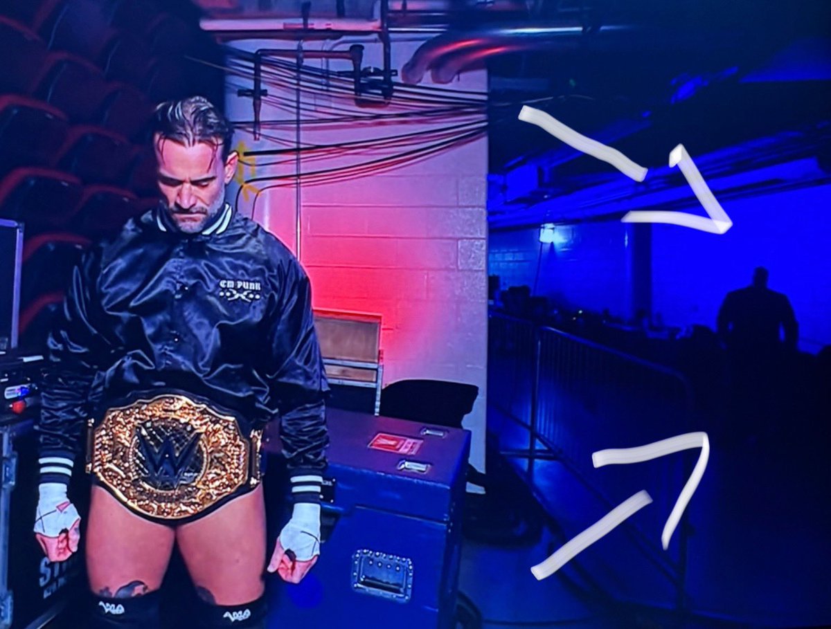 chairshotsports's tweet image. #WWE started a new mystery storyline at Elimination Chamber by having a mysterious man behind Punk while he was backstage.

The camera pulled back as if it was trying to catch the figure on purpose

For me, that looks an awful like @RealRoyceKeys 👀👀👀

#EliminationChamber