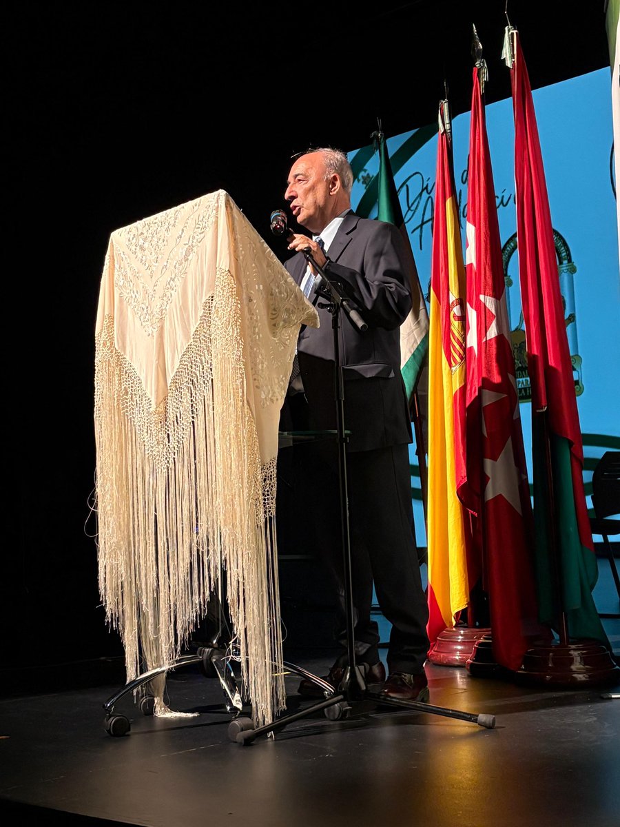 PJimenezFlores's tweet photo. Hemos celebrado el #DiaDeAndalucia con su Casa en #Alcorcón!!! Gracias https://t.co/LTveMd9UFw