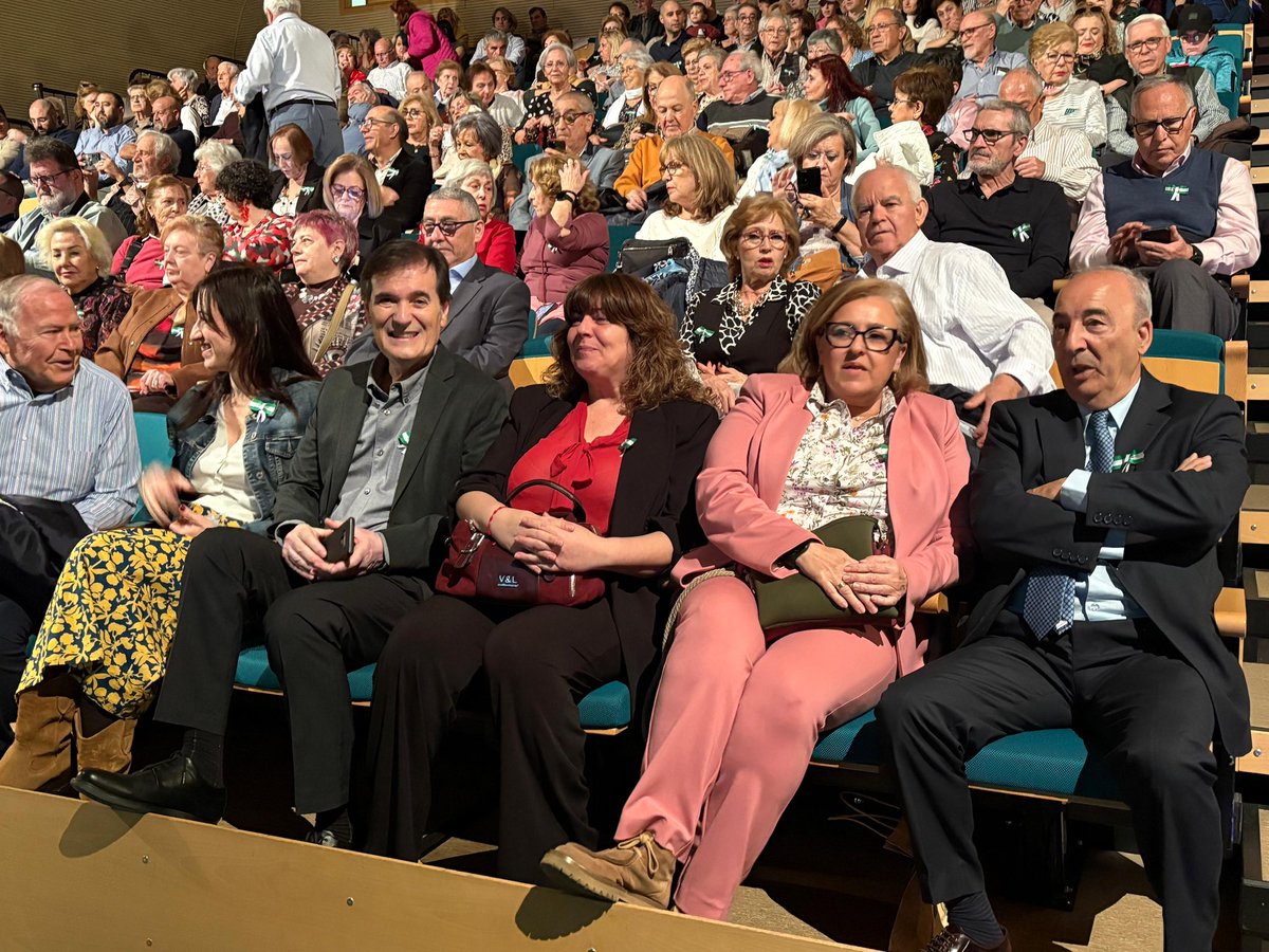 PJimenezFlores's tweet photo. Hemos celebrado el #DiaDeAndalucia con su Casa en #Alcorcón!!! Gracias https://t.co/LTveMd9UFw