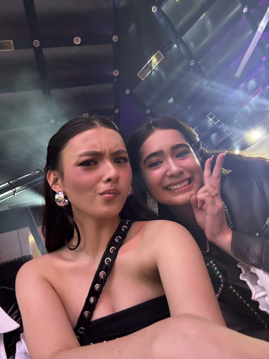 sundaysunken's tweet photo. "ang ganda mo ngayon."
"ngayon lang?"
"hindi, maganda ka eli."
#wayliza og 😭🤍 https://t.co/Tho4PlzT7q