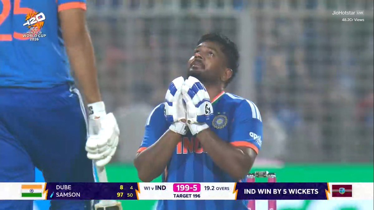 What a night for Indian cricket 🇮🇳
India into the semis.