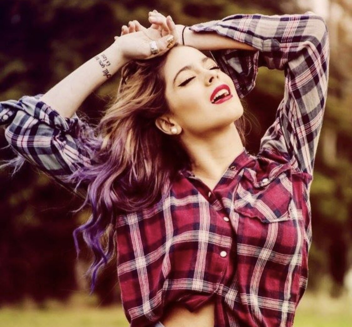 folkbuterag's tweet photo. todas las tinistas tuvimos alguna de las fotos de este photoshoot en facebook o edits https://t.co/zRT0ih2ho3