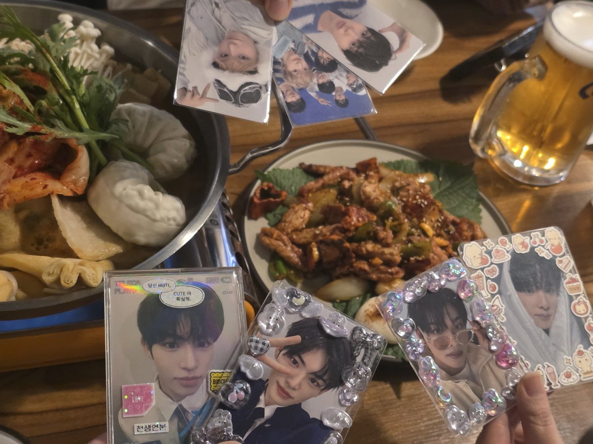 spearbislights's tweet photo. 위플립s 뒷북 소녀 나들이 🎶
우리 맛있는거 또 먹자 !! 💞💞
                                   ႔ ႔
 컴백하면 또 만나!!   (๑' '๑) / ෆ

#아마루도_먹어봐마루
#민제야_맛있제
#한입에_주와앙
#우마이쭈와냠냠 https://t.co/ZppV1E0T1R