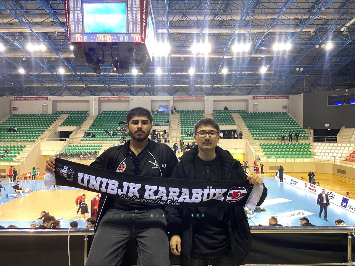 Arma yalnız kalmaz!
Beşiktaş Voleybol B takımımızı eşkişehirde yalnız bırakmadık
#UNIBJK #beşiktaş #omuzomuza