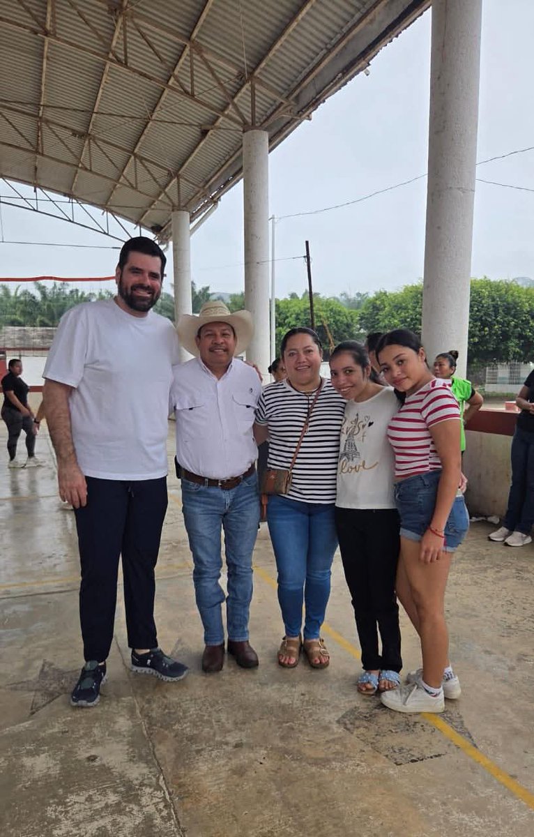 reynolchamec's tweet photo. objetivo promover los valores, la unión y el desarrollo se nuestras comunidades.

Enhorabuena por estas acciones, seguiremos trabajando por recuperar los espacios públicos para el bienestar de las familias tabasqueñas https://t.co/9zL4mh7mLD