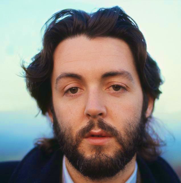 Es hermoso ver las opiniones sobre Man On The Run. Le dan más dimensión al Paul McCartney artista, ya sin Los Beatles, en su reinvención. Desde acá lo sabíamos desde hace mucho tiempo. Siempre creímos en Macca. 
Es lindo saber que somos más. 
Paul es lo más grande que hay! 👐🏻