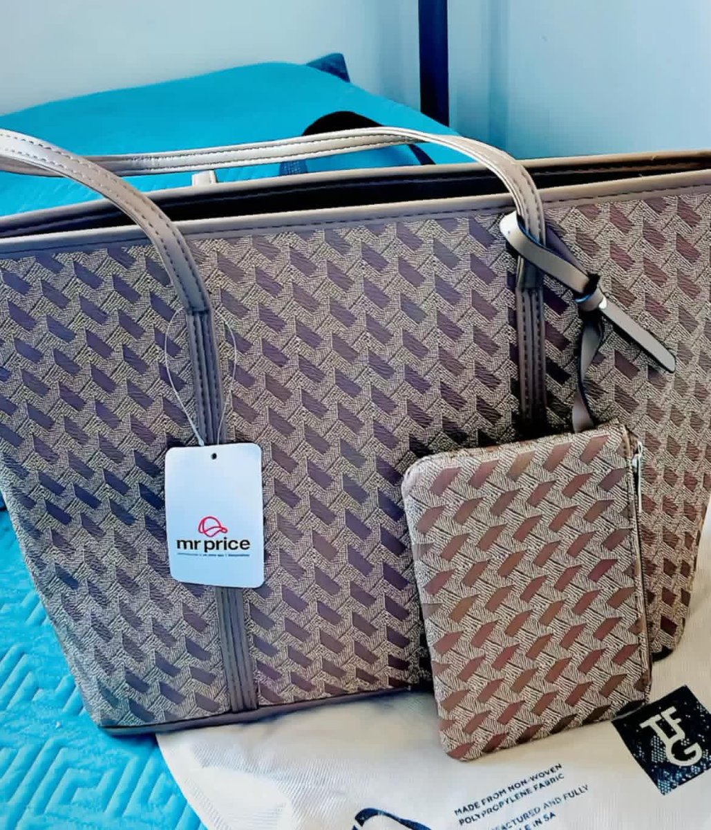 meleni_xiluva's tweet photo. No bcs Mr Price ATE with this bag🙌🏽❤️ https://t.co/h0RTX8zCik