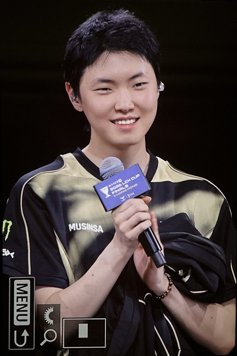 dokjasluvr's tweet image. he looked so good btw, #hottake i want him to keep the hair.... ok gn