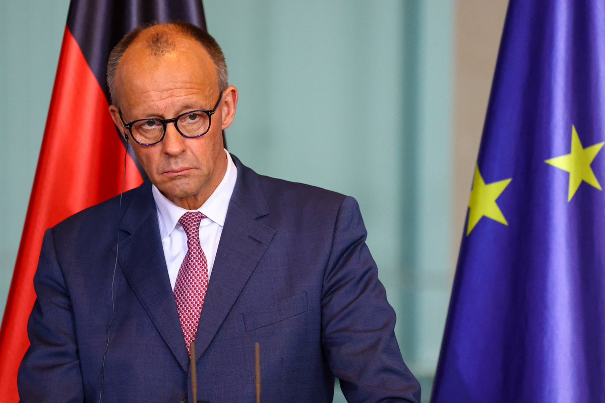 Na czele niemieckiego Rządu stoi idiota.