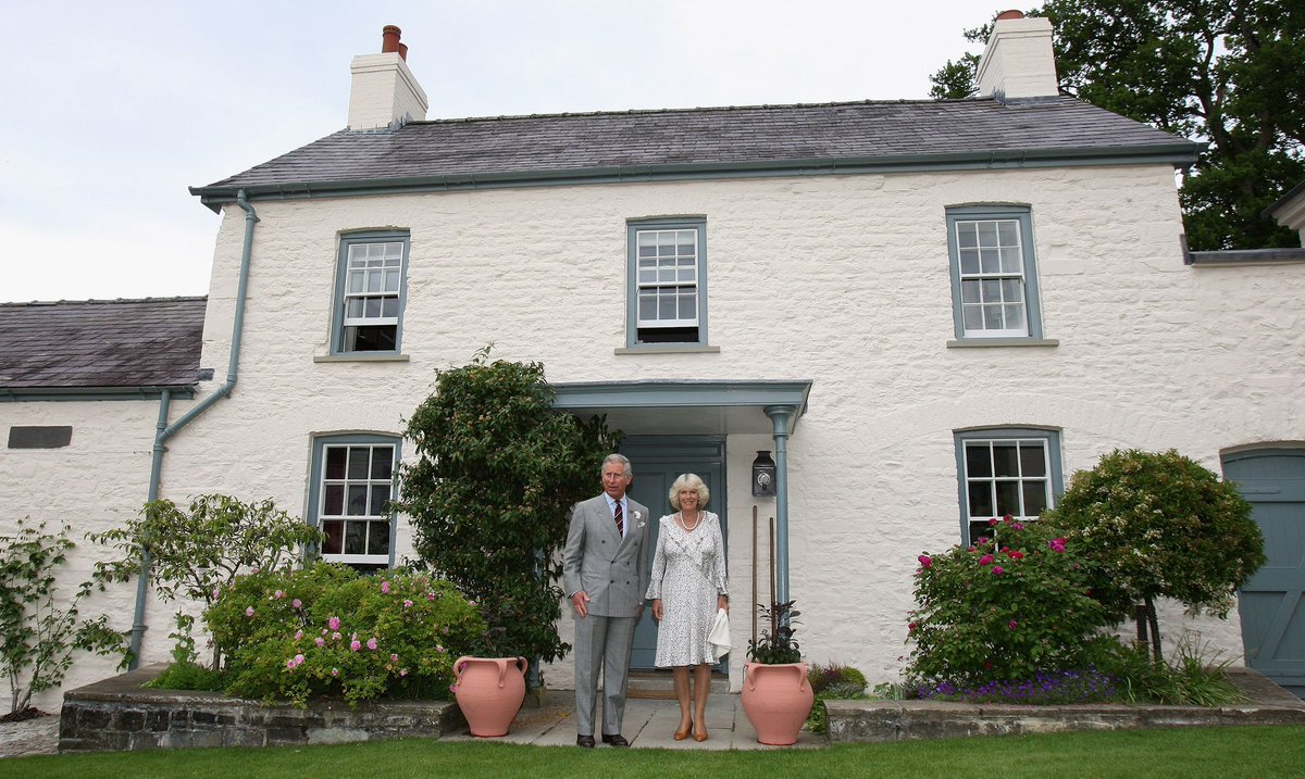 fourseen12's tweet image. Charles and Camilla in front of their Welsh home…#CheckFacts