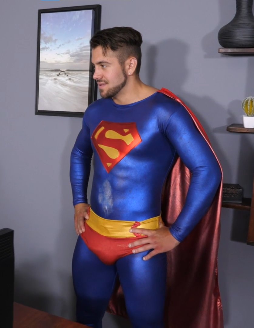 GabbingGreg's tweet photo. Superhero suits that use exposed trunks will never not be hot https://t.co/SAr2vUT7SU