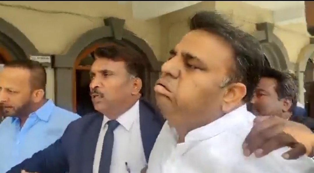 mtchemist's tweet photo. @fawadchaudhry یہ آپکی تصویر ہے؟ https://t.co/neFOu0Bhvl