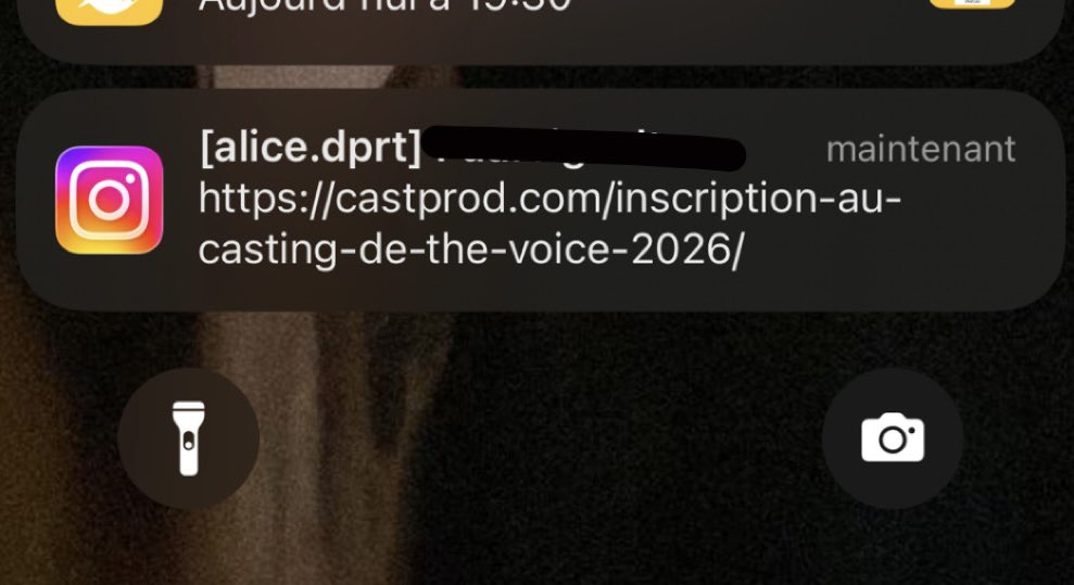 alicecinoche's tweet photo. je suis entrain de faire des karaoke avec ma cousine et mon voisin m’envoie ça https://t.co/02xue1KrEW