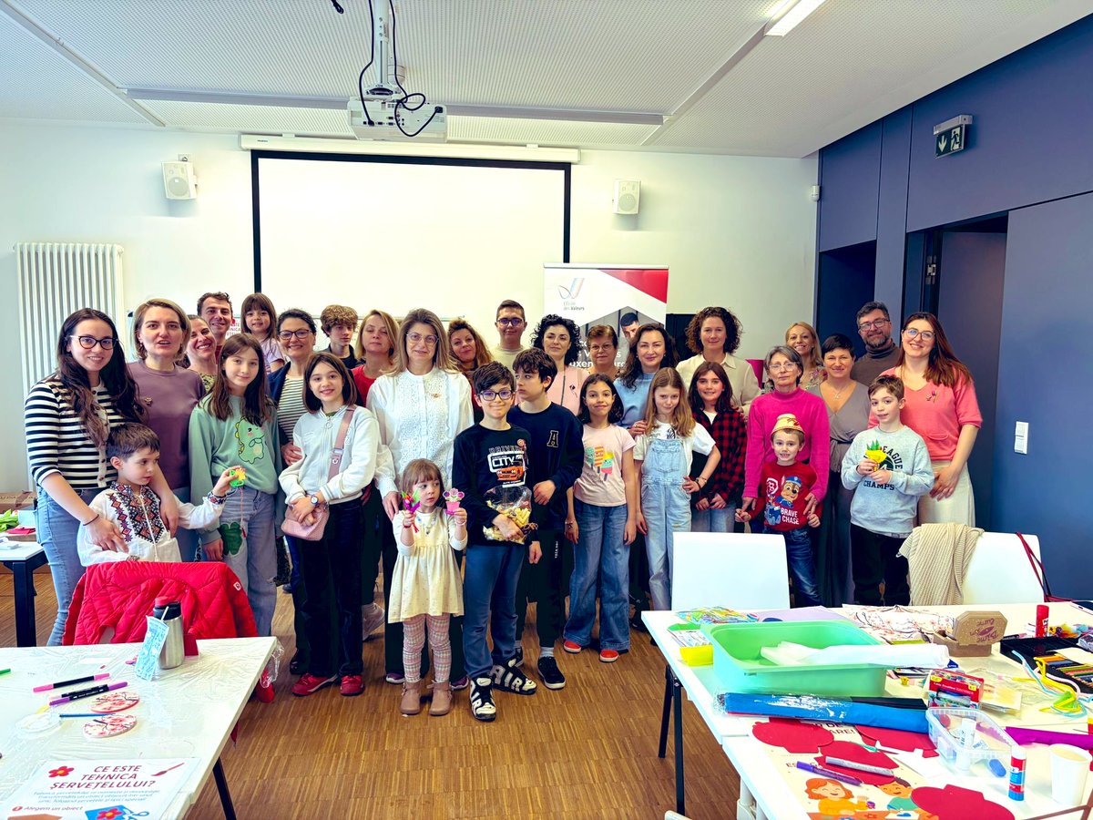 And this is how it's done. I share ⬇️ a glimpse from t/ creative workshop promoting t/ national culture &amp; identity, organized by L'école des Valeurs, Romanian A.s.b.l. “Mărțișor” on a red &amp; white thread is a much loved cultural practice w/ ancient origins, recognized by #UNESCO.