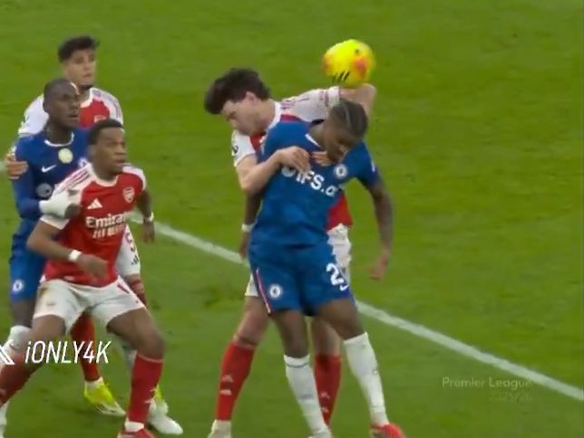 lewando0wski's tweet photo. @Wojtas93 🚨 VAR: No penalty on Declan Rice due to ‘clear physical contact’ from the Chelsea player.

Jaka ręka? https://t.co/BKzszh8xqs