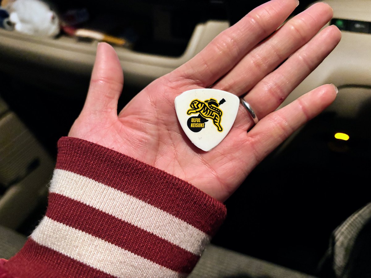 えみたん tweet media