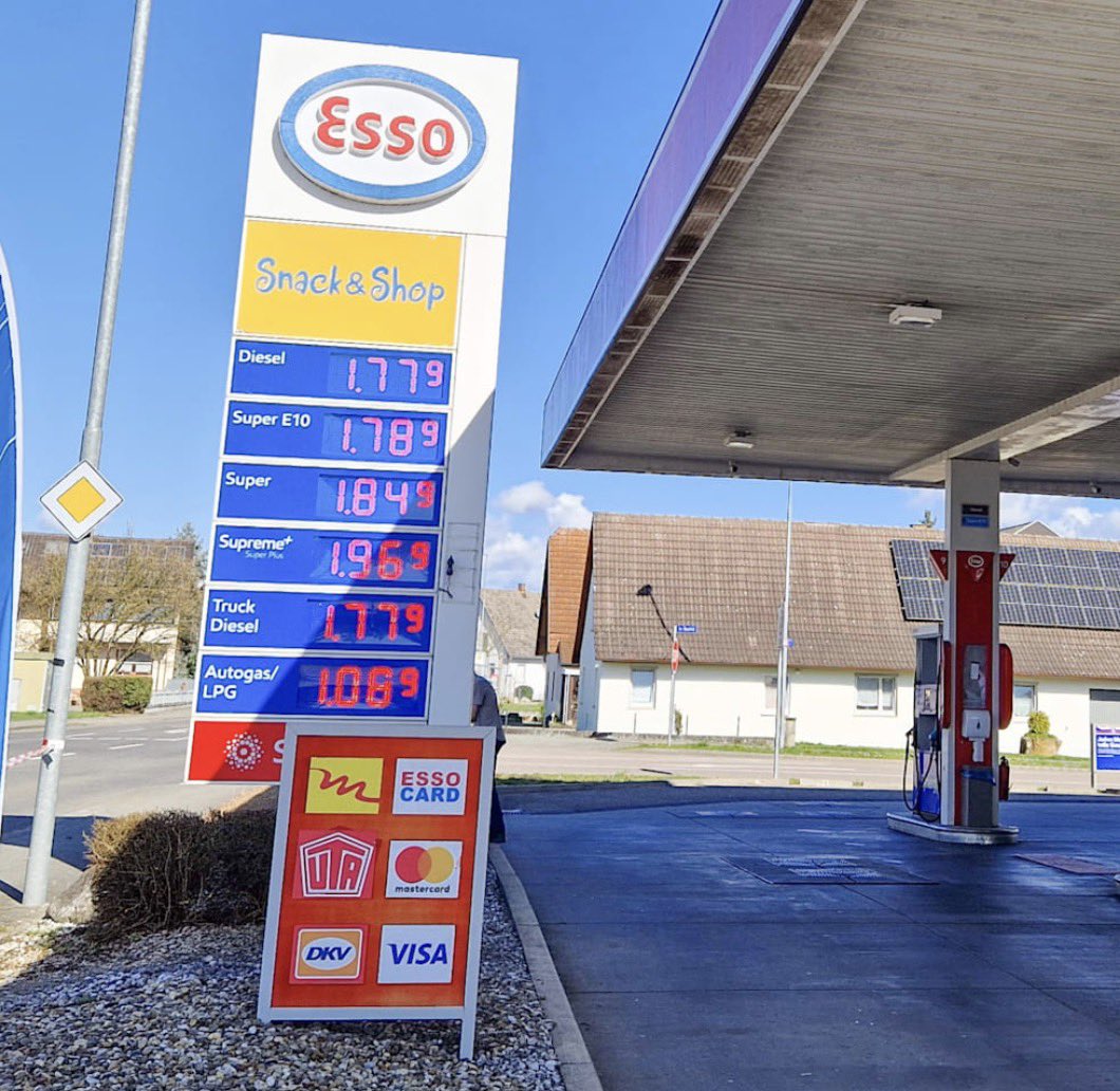 sparbuchfeinde tweet media