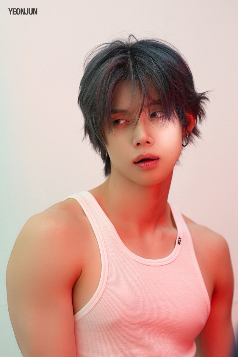 Yeonjun (TXT) sobre ter tirado sua camisa durante sua performance solo:

“Eu realmente não tinha planos de fazer isso até os ensaios.
O motivo de eu ter feito isso foi… antes de subir no palco, o staff disse: Yeonjun, hoje é o último dia, então faça tudo e faça o que quiser.