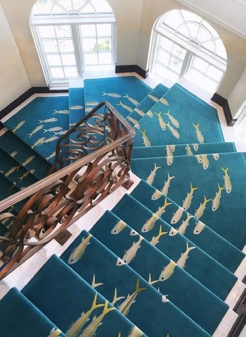Rincevent_'s tweet image. 🐟🌀 Un escalier qui fait “aquarium” sans une goutte d’eau : “Fishes” de Barber &amp;amp; Osgerby, édité par The Rug Company

Et côté fabrication, on est sur de la laine tibétaine nouée à la main.

#Design #Deco #InteriorDesign #Insolite #architecture