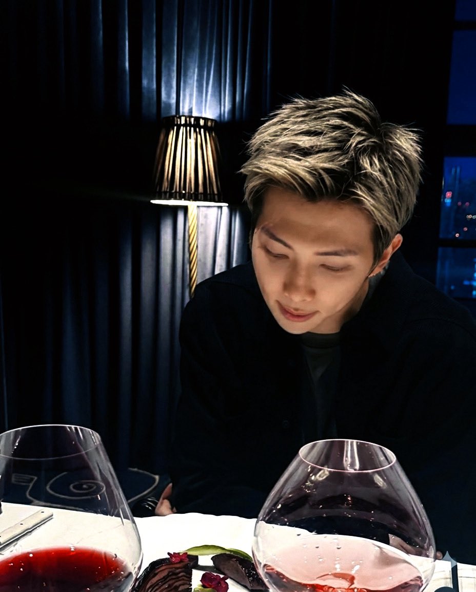 EB0YRM's tweet photo. date night with namjoon♥️ https://t.co/ZREsZxsxx6