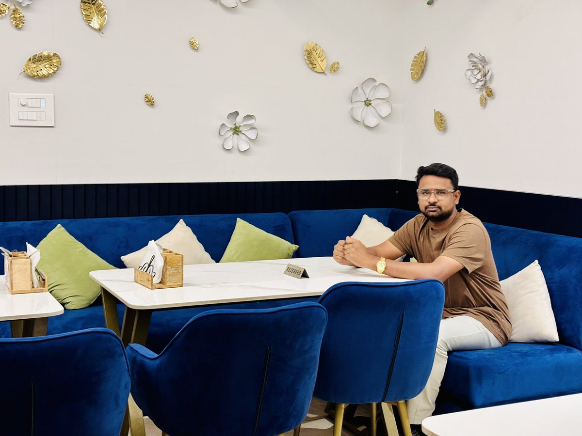 SuryaMadasi's tweet image. #cafe #outing #WeekendVibes