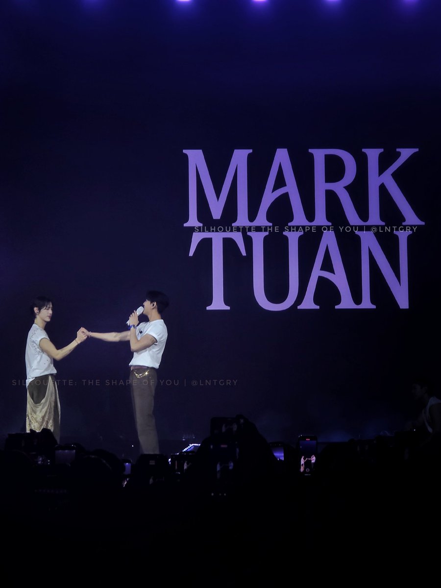 ไม่รู้อ่ะ กัปตันมากันเอง #MTBB  💜❤️
เซอร์ไพรส์สุดพี่มาร์คเก็บมาทั้งค่ำ 
ตอนแนะนำ MC ทำเป็นหลอกถามให้พูดชื่อพอทุกคนตอบ "แบมแบม" ❤️🐍
คนพี่ก็แบบ "What?!!" 
พี่กระตุ่ยคนดื้อ 💜🐰

#MarkTuan #MarkTuan_Silhouette 
#MarkTuanTheShapeOfYou_BKKD2 
#MarkBam