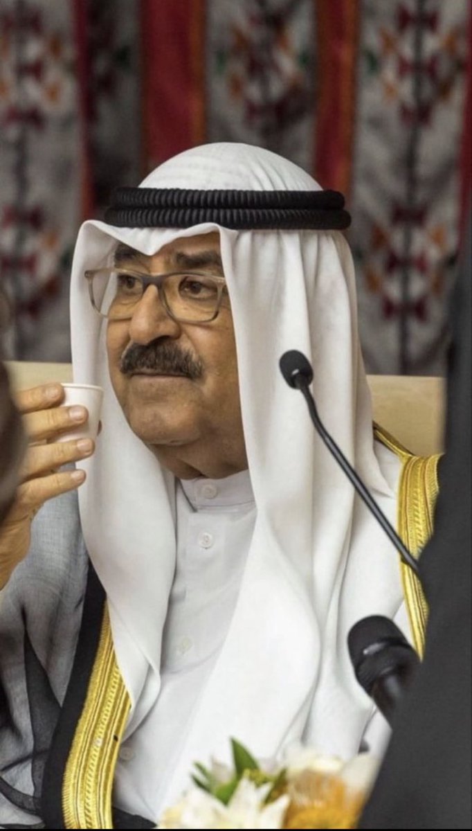 aldlbhy_d's tweet photo. اقلط على عز ومعزه ونوماس 
دونك حرااار : ف اللقا صيرميه 

#الكويت 
#الحرب_العالمية_الثالثة 
#مشعل_الأحمد_الجابر_الصباح https://t.co/crquoREYHp