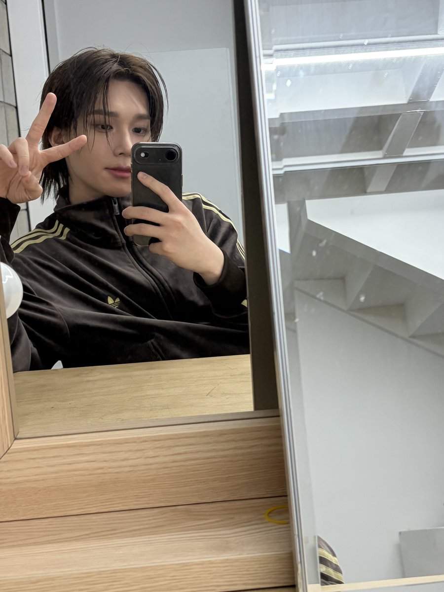 |TWITTER|◽️|02.02.26|

[#THEO]

J'ai du mal à m'adapter au décalage horaire‼️🥲

#P1Harmony #THEO

--------

©️ <a href="/P1H_members/">P1Harmony</a>