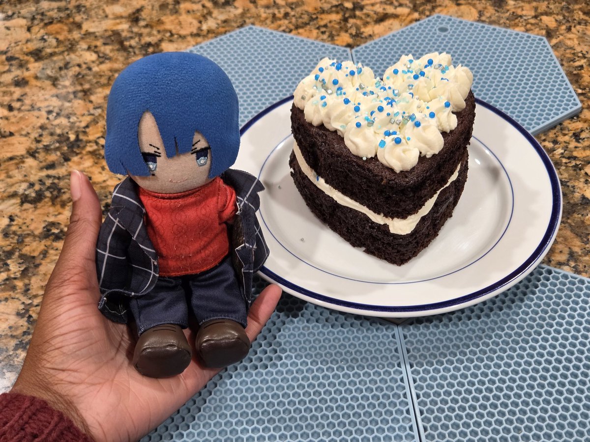 phancifulantics's tweet photo. I finished the cake on the 14th though.🥺💙 https://t.co/oLCgrCFCCp