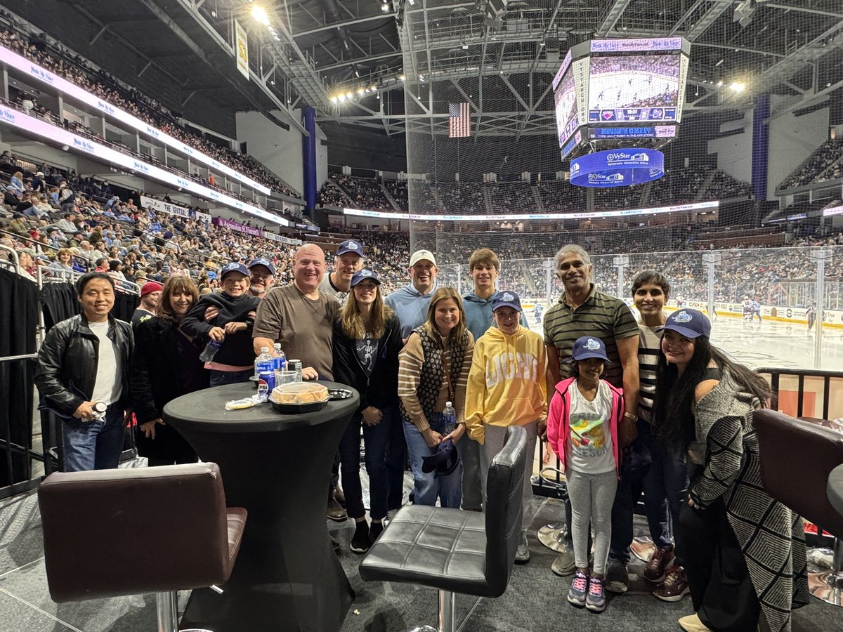 KalagaraHari's tweet image. #teamworkmakesthedreamwork 
@MayoClinic we don’t only work as team at work … but also outside work 🧊 🏒!
#regionalanesthesia 💉 along with #Orthopedics 🦴 to make pain free successful surgeries! @ASRA_Society @MayoAnesthesia @CamLedfordMD @MayoOrthoRes @MayoFLOrtho @KMallettMD