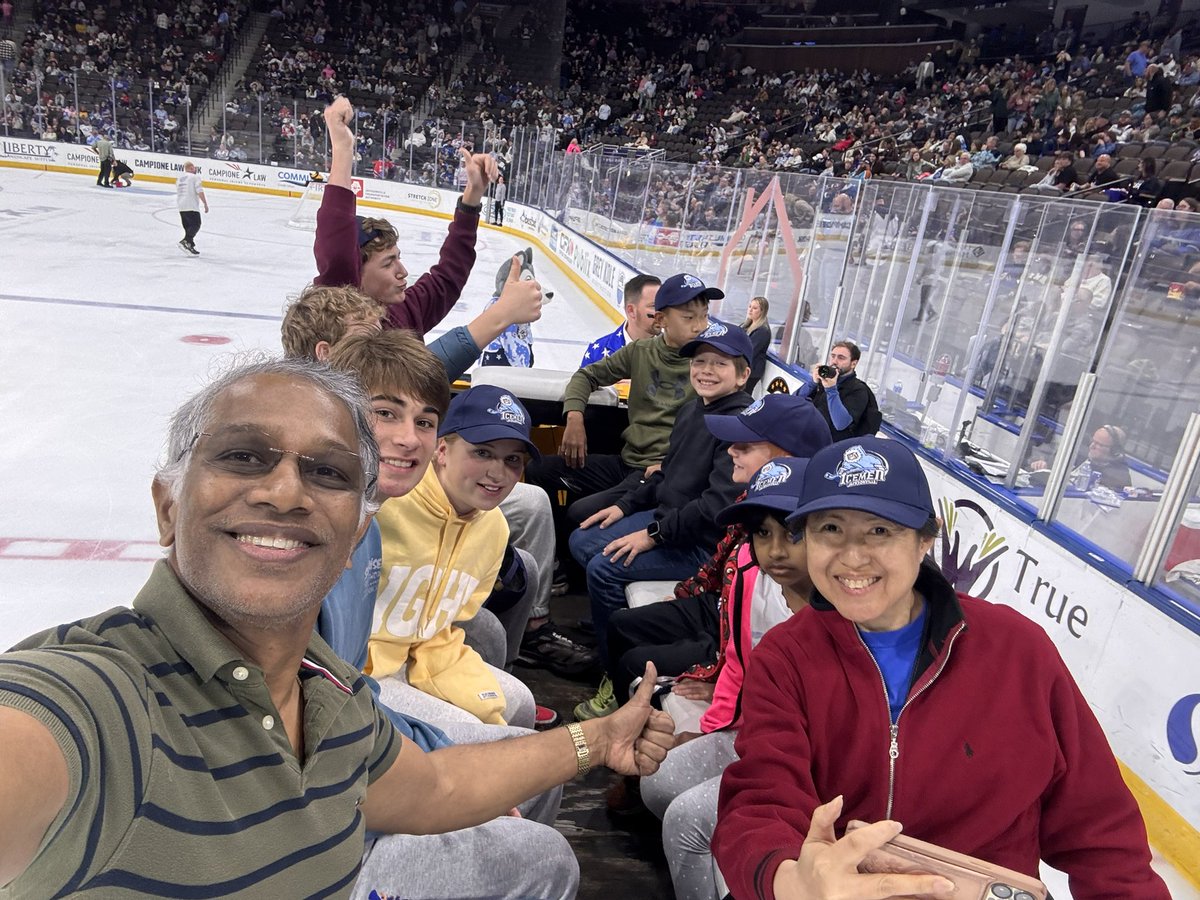 KalagaraHari's tweet image. #teamworkmakesthedreamwork 
@MayoClinic we don’t only work as team at work … but also outside work 🧊 🏒!
#regionalanesthesia 💉 along with #Orthopedics 🦴 to make pain free successful surgeries! @ASRA_Society @MayoAnesthesia @CamLedfordMD @MayoOrthoRes @MayoFLOrtho @KMallettMD