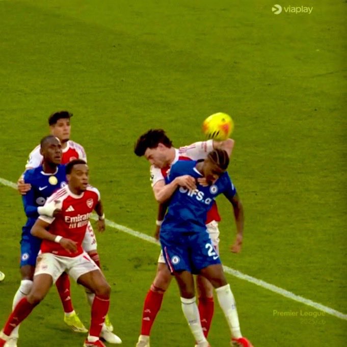 Red Cartel 🤝 PGMOL this weekend

🔴 Liverpool - Virgil van Dijk’s goal was given despite Joe Gomez interfering with Mads Hermansen while in an offside position

🔴 Manchester United - Cunha dives inside the penalty area and the officials award the penalty and send off Maxence