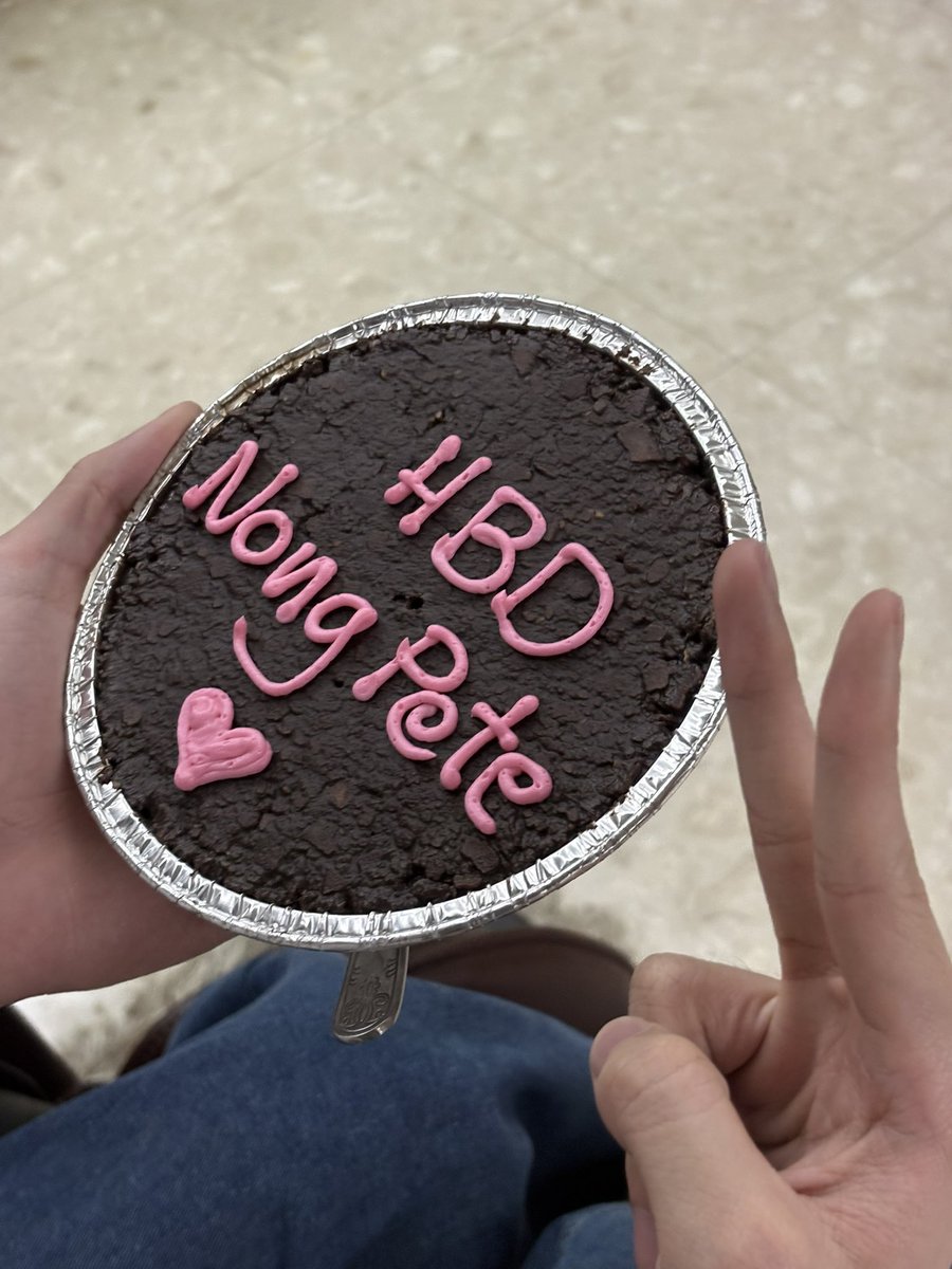 ทุกคนพีทๆอายุ18เเล้วน้าาอิๆๆ ขอบคุณทุกคนที่คอยซัพพอร์ตพีทมาตลอดเวลาที่พีทเข้ามานะคับบ วันคาเฟ่วันเกิดพีทดีใจมากๆที่มีคนมาเยอะมากเลยยมีจดหมายให้พีทด้วย มีนูน่ากับหม่ามี๋ที่ติดภารกิจก็พิมพ์อวยพรพีทเยอะเลยพีทขอบคุณมากๆเลยนะคับบ🥹 พีทสัญญาว่าหลังจากนี้จะตั้งใจๆขึ้นสุดๆให้ทุกคนนะคับ