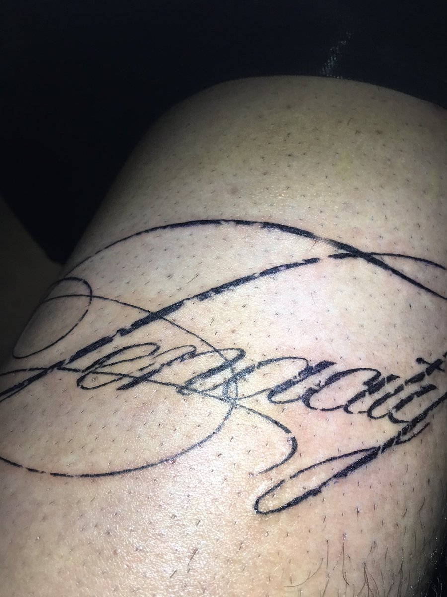 とむら tweet media