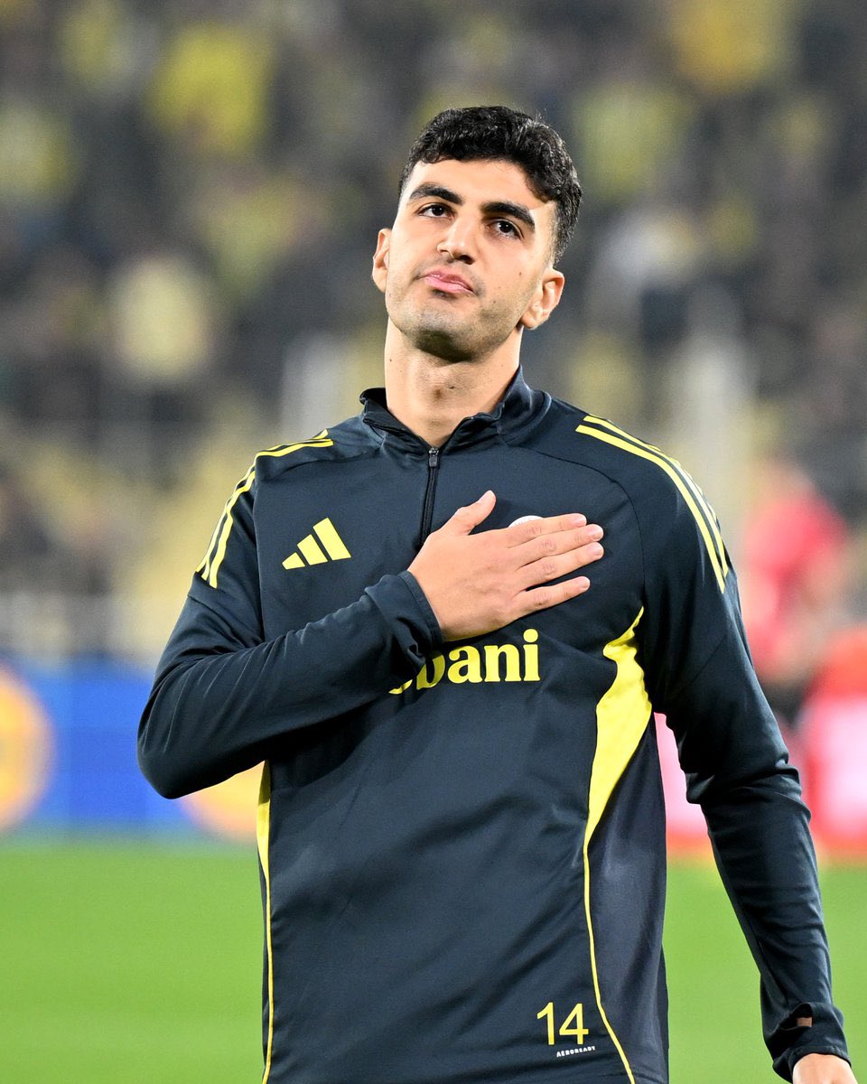 FENERBAHÇE ALTYAPISINDAN ÇIKMIŞ EN YETENEKSİZ GENCİ. HAFTALARDIR AĞZIMIZA AĞZIMIZA SIÇTI.